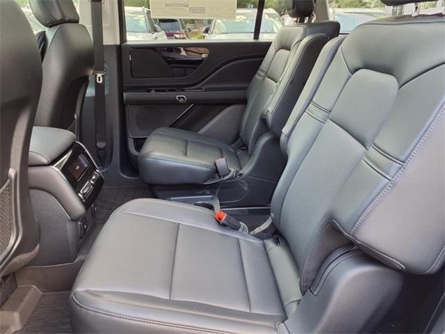 Photo of 2025 White Metallic Lincoln Aviator
