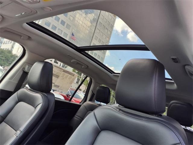 Photo of 2025 White Metallic Lincoln Aviator