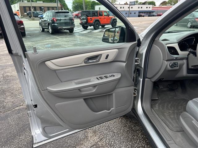Photo of 2017 Silver Ice Metallic Chevrolet Traverse