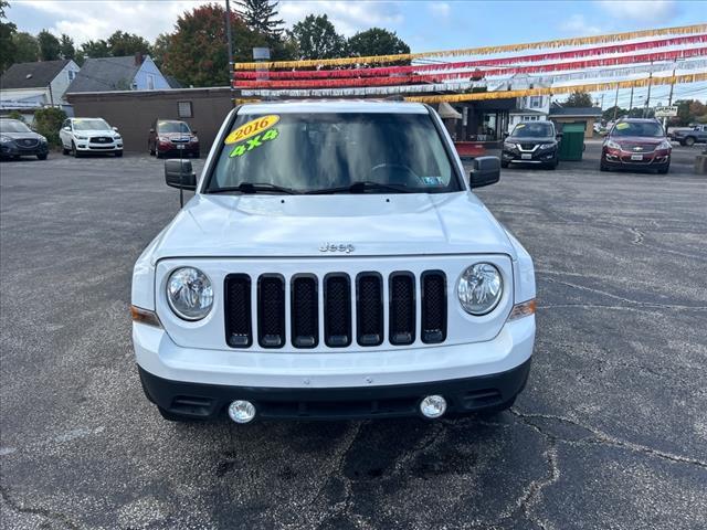 Photo of 2016 Bright White Clearcoat Jeep Patriot