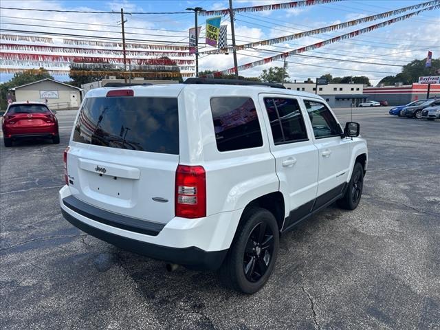 Photo of 2016 Bright White Clearcoat Jeep Patriot