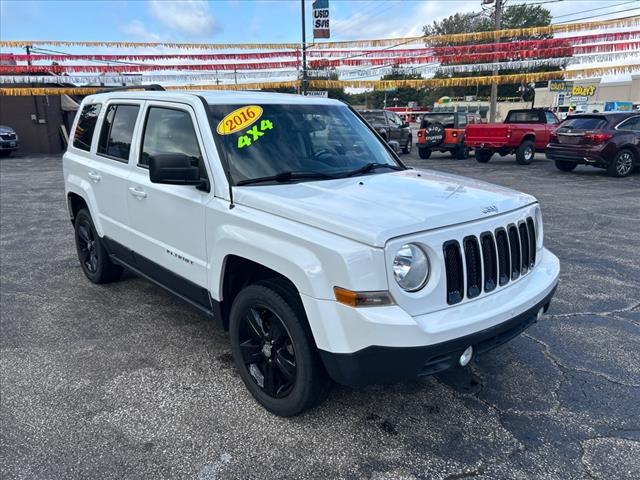 Photo of 2016 Bright White Clearcoat Jeep Patriot