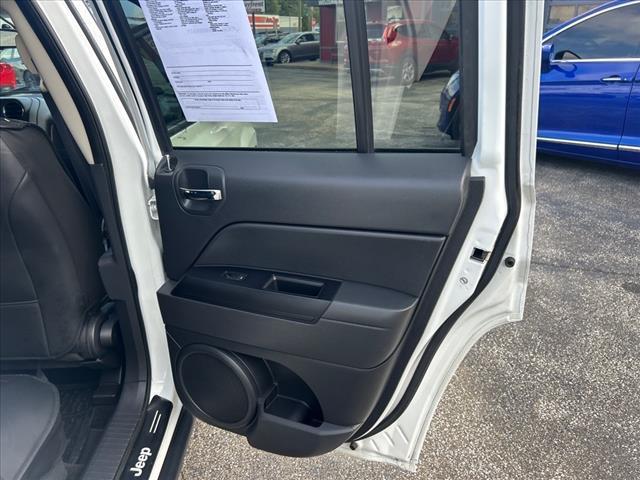 Photo of 2016 Bright White Clearcoat Jeep Patriot