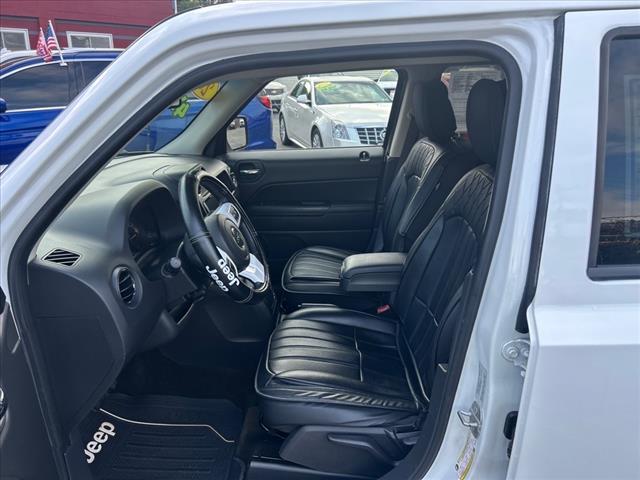 Photo of 2016 Bright White Clearcoat Jeep Patriot