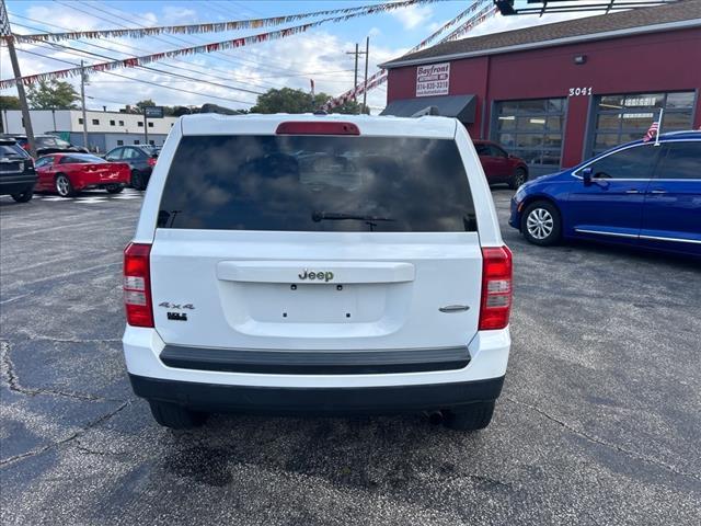 Photo of 2016 Bright White Clearcoat Jeep Patriot