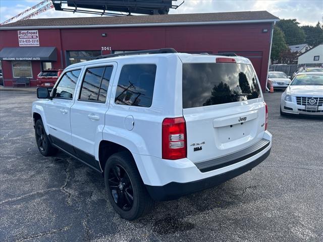 Photo of 2016 Bright White Clearcoat Jeep Patriot