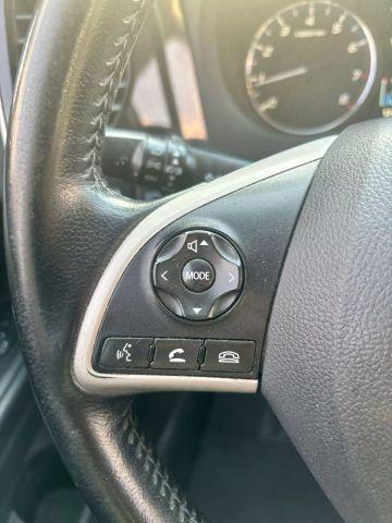 Photo of 2014 White Mitsubishi Outlander