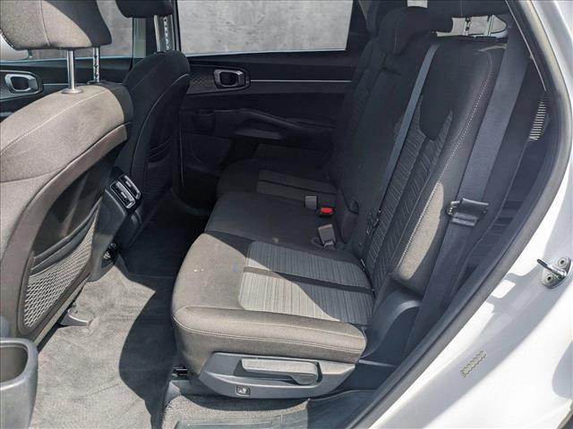 Photo of 2021 Glacial White Pearl Kia Sorento