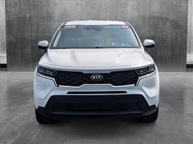 Photo of 2021 Glacial White Pearl Kia Sorento