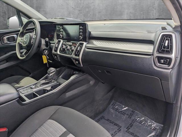 Photo of 2021 Glacial White Pearl Kia Sorento