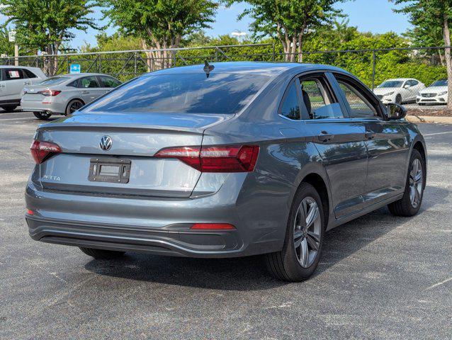 Photo of 2022 Platinum Gray Metallic Volkswagen Jetta