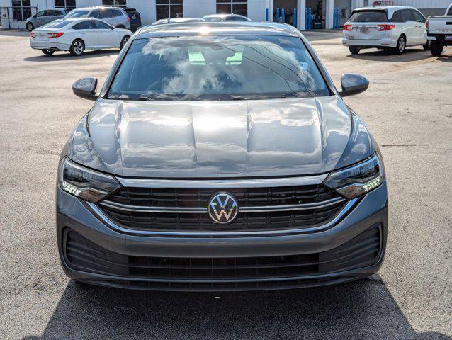Photo of 2022 Platinum Gray Metallic Volkswagen Jetta