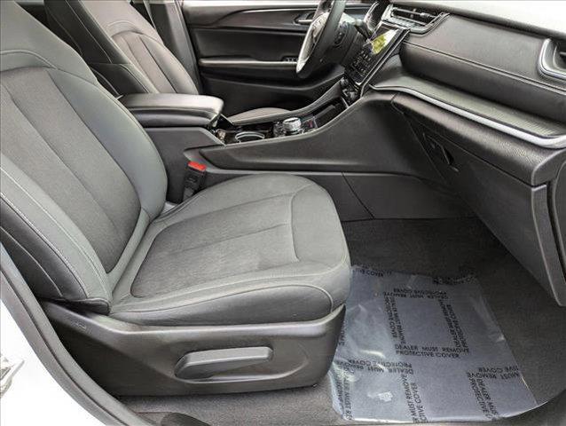 Photo of 2023 Bright White Clearcoat Jeep Grand Cherokee L