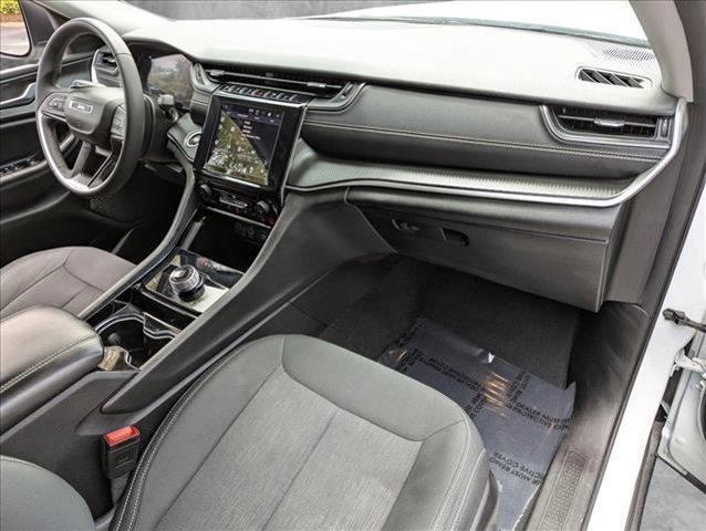 Photo of 2023 Bright White Clearcoat Jeep Grand Cherokee L