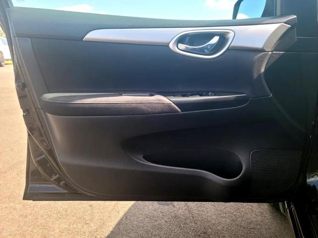 Photo of 2014 Super Black Nissan Sentra