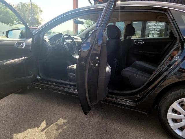 Photo of 2014 Super Black Nissan Sentra
