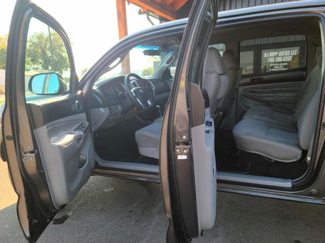 Photo of 2014 Magnetic Gray Metallic Toyota Tacoma