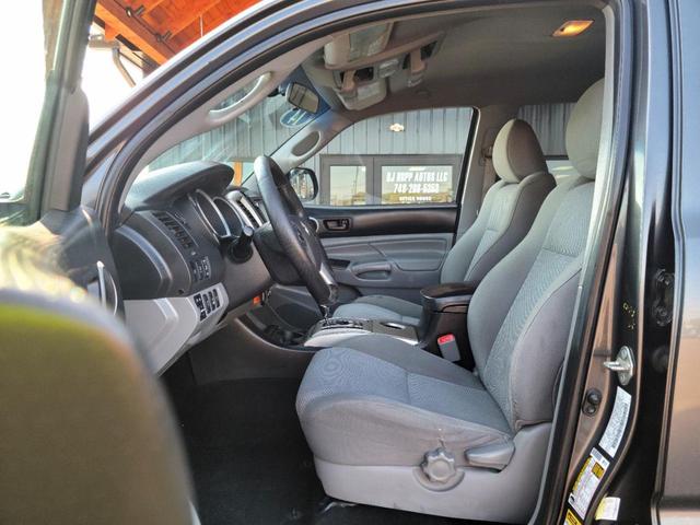 Photo of 2014 Magnetic Gray Metallic Toyota Tacoma