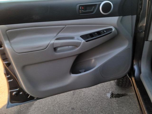 Photo of 2014 Magnetic Gray Metallic Toyota Tacoma