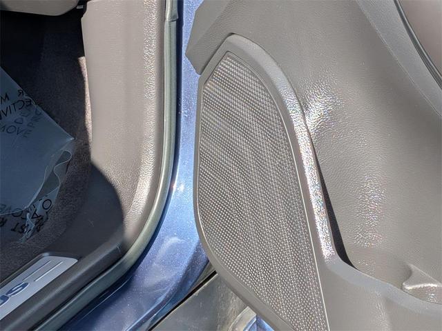 Photo of 2018 Blue Ford Taurus