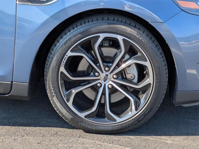 Photo of 2018 Blue Ford Taurus