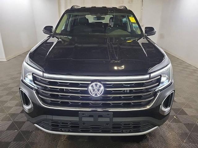 Photo of 2024 Deep Black Pearl Volkswagen Atlas