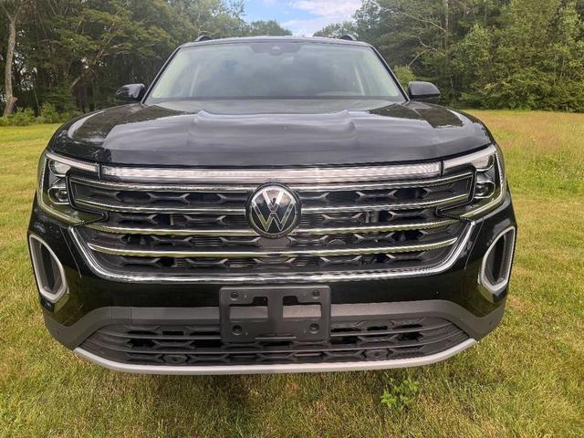 Photo of 2024 Deep Black Pearl Volkswagen Atlas