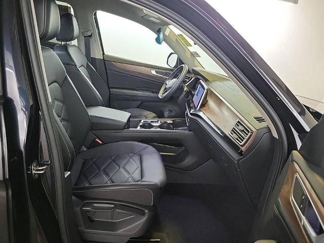 Photo of 2024 Deep Black Pearl Volkswagen Atlas