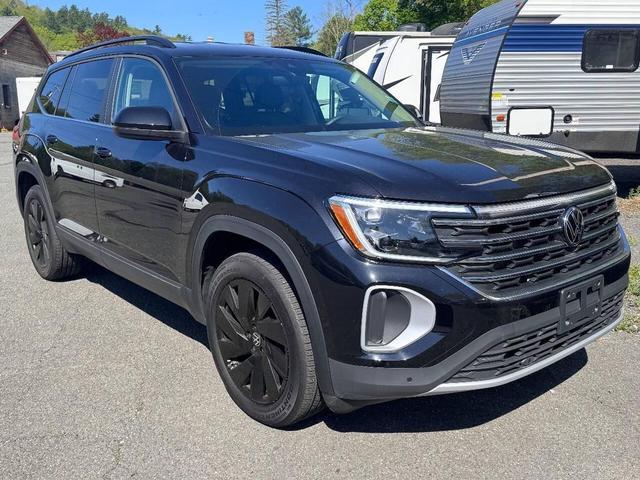 Photo of 2024 Deep Black Pearl Volkswagen Atlas