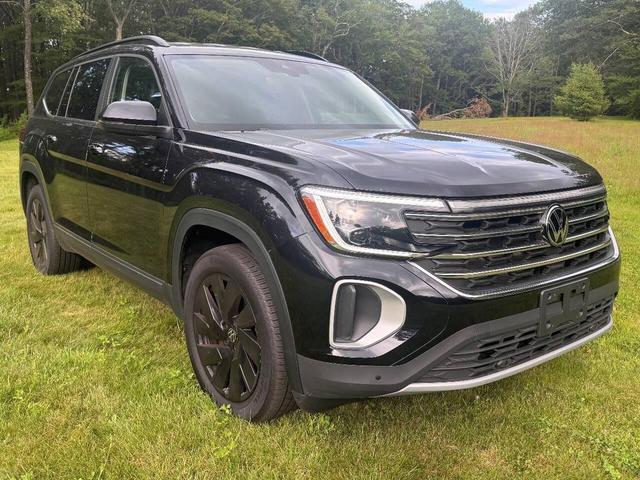 Photo of 2024 Deep Black Pearl Volkswagen Atlas