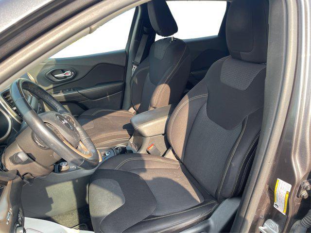Photo of 2015 Granite Crystal Metallic Clearcoat Jeep Cherokee