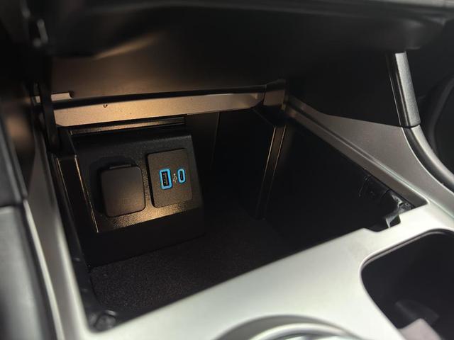 Photo of 2024 Agate Black Metallic Ford Explorer