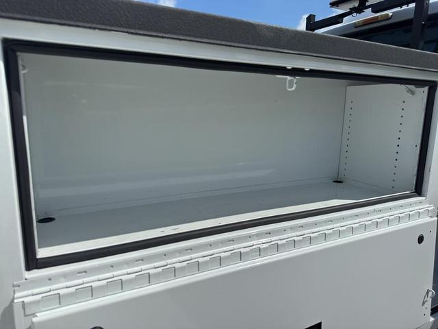 Photo of 2014 Oxford White Ford F-350