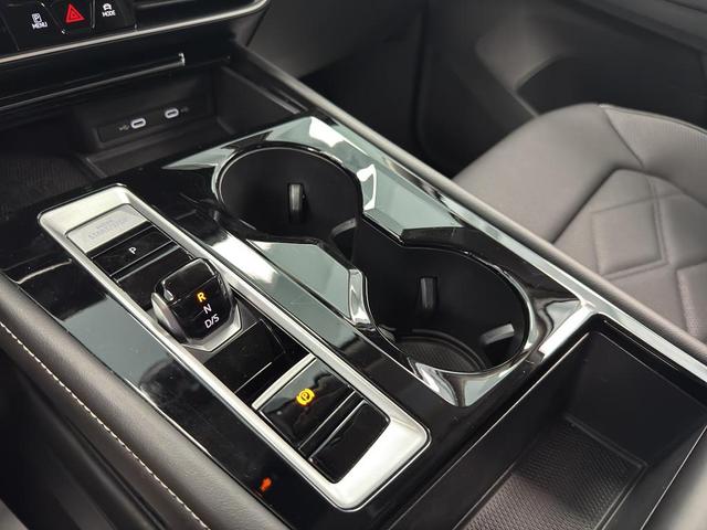 Photo of 2024 Deep Black Pearl Volkswagen Atlas