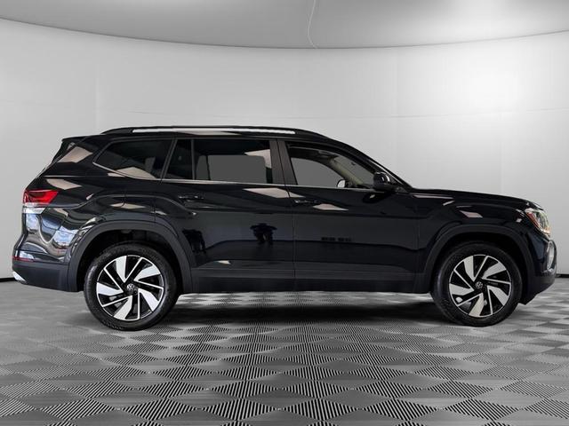 Photo of 2024 Deep Black Pearl Volkswagen Atlas