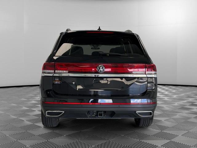 Photo of 2024 Deep Black Pearl Volkswagen Atlas