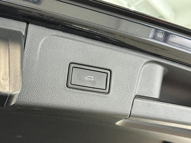 Photo of 2024 Deep Black Pearl Volkswagen Atlas