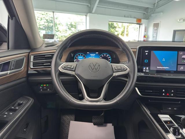 Photo of 2024 Deep Black Pearl Volkswagen Atlas