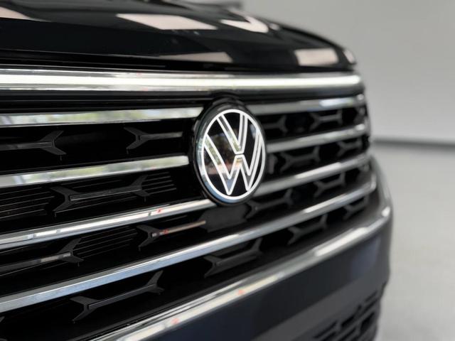 Photo of 2024 Deep Black Pearl Volkswagen Atlas