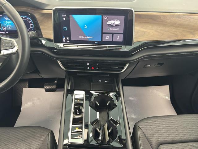 Photo of 2024 Deep Black Pearl Volkswagen Atlas