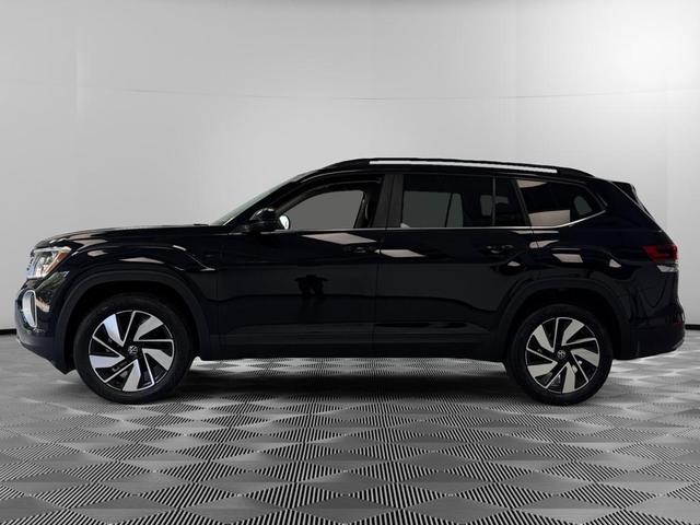Photo of 2024 Deep Black Pearl Volkswagen Atlas