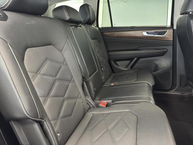 Photo of 2024 Deep Black Pearl Volkswagen Atlas