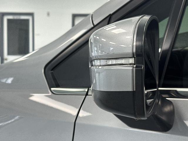 Photo of 2023 Lunar Silver Metallic Honda Odyssey