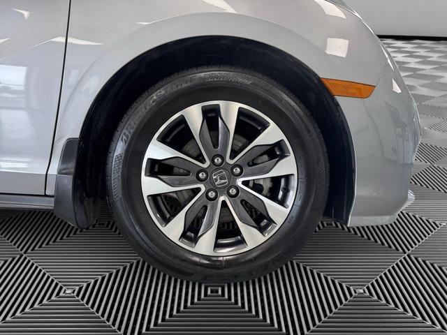 Photo of 2023 Lunar Silver Metallic Honda Odyssey