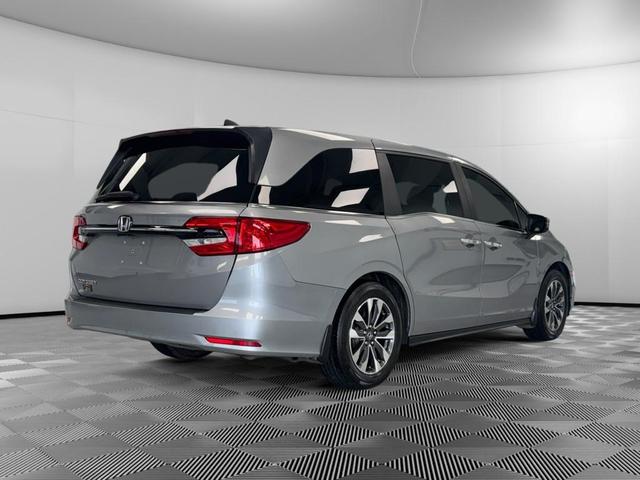 Photo of 2023 Lunar Silver Metallic Honda Odyssey