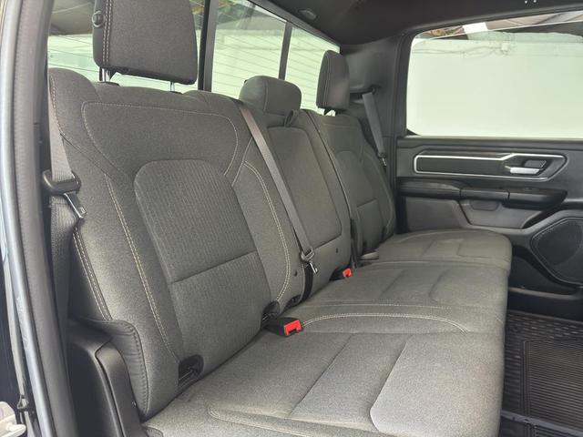 Photo of 2022 Diamond Black Crystal Pearlcoat RAM 1500
