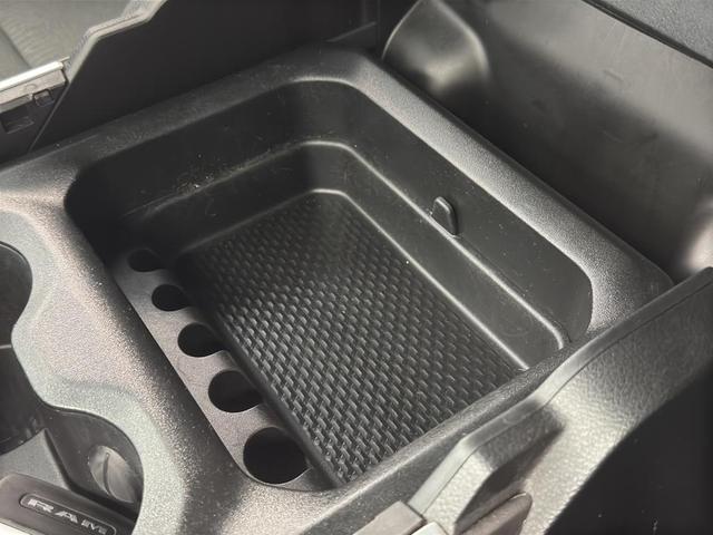 Photo of 2022 Diamond Black Crystal Pearlcoat RAM 1500