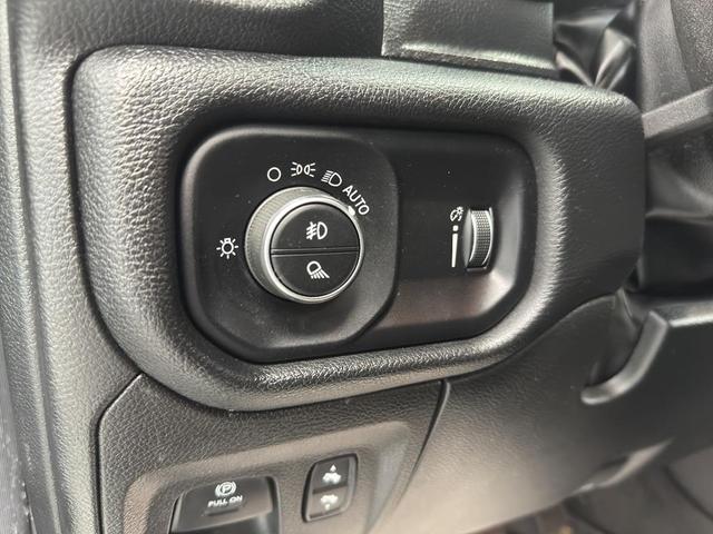 Photo of 2022 Diamond Black Crystal Pearlcoat RAM 1500