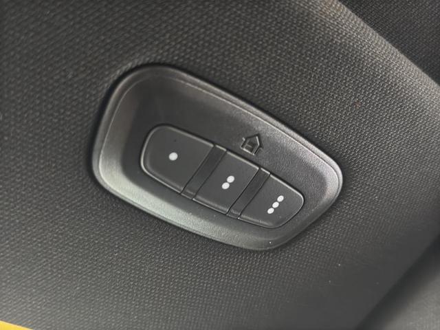 Photo of 2022 Diamond Black Crystal Pearlcoat RAM 1500