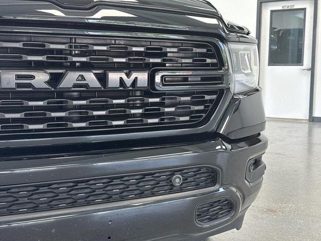 Photo of 2022 Diamond Black Crystal Pearlcoat RAM 1500